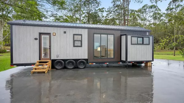 This 38-Foot Tiny Home on Wheels Feels Just Like a Full-Sized House