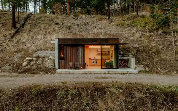 A 15×22 ft Off-Grid Cabin That Disappears Into the Landscape