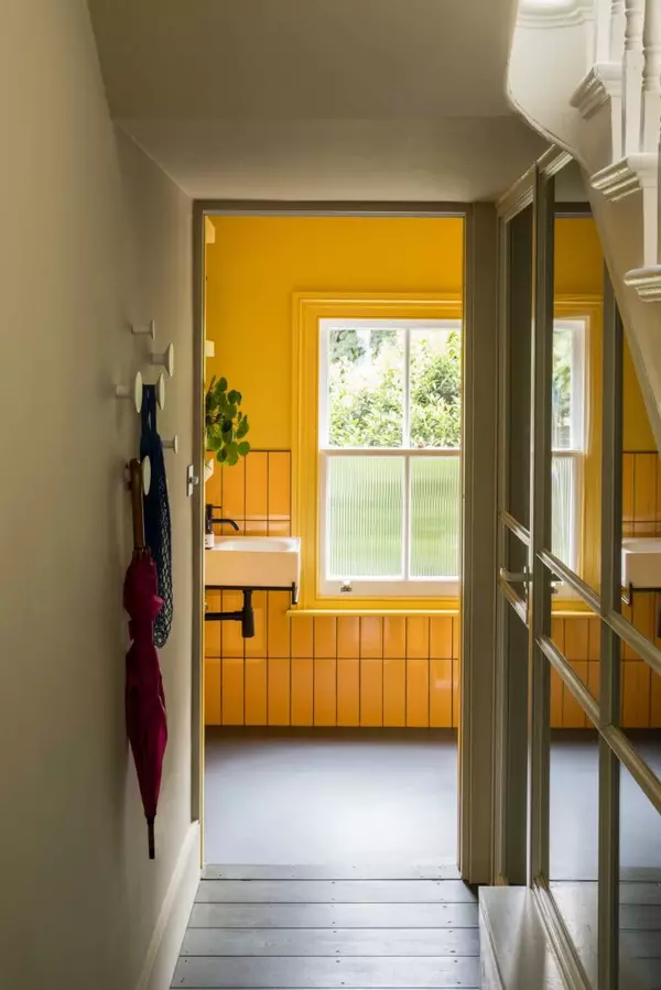 Steal This Look: A Sunshine Bath in a London Townhouse,Alexa Hotz