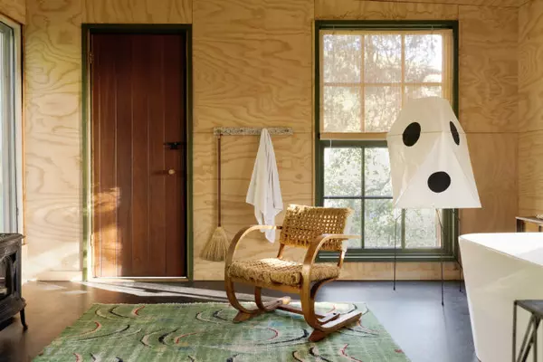 14 Times Noguchi Lamps Stole the Spotlight, Plus 5 to Buy,Fan Winston