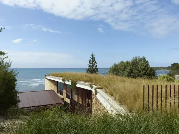 Prospect & Refuge: A Spectacular Coastal Home Both Wild and Cozy