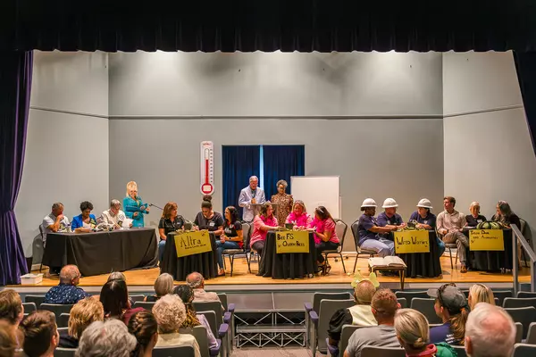 Clarksville adults go head-to-head in Spelling Bee Showdown for Imagination Library | VIDEO