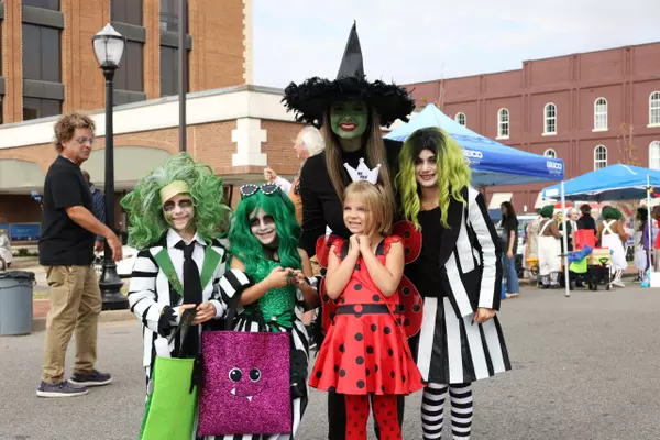 Halloween things to do 2025: Trunk-or-treats, haunted houses in Clarksville