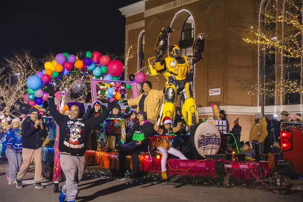 Christmas season kicks off with parade, tree lighting, SpiritFest in Clarksville &#124; VIDEO