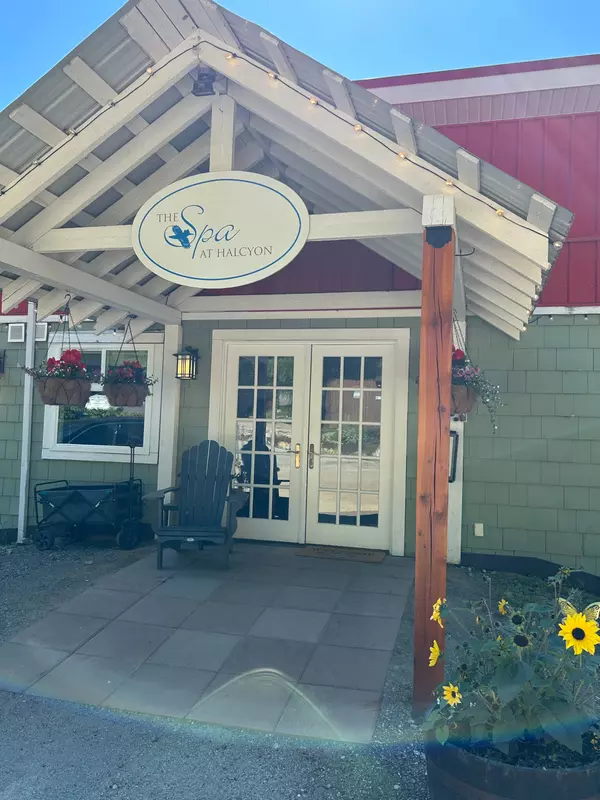 2 Must-Visit Hot Springs Destinations to Check Out in the Kootenays,Shelley Arnusch