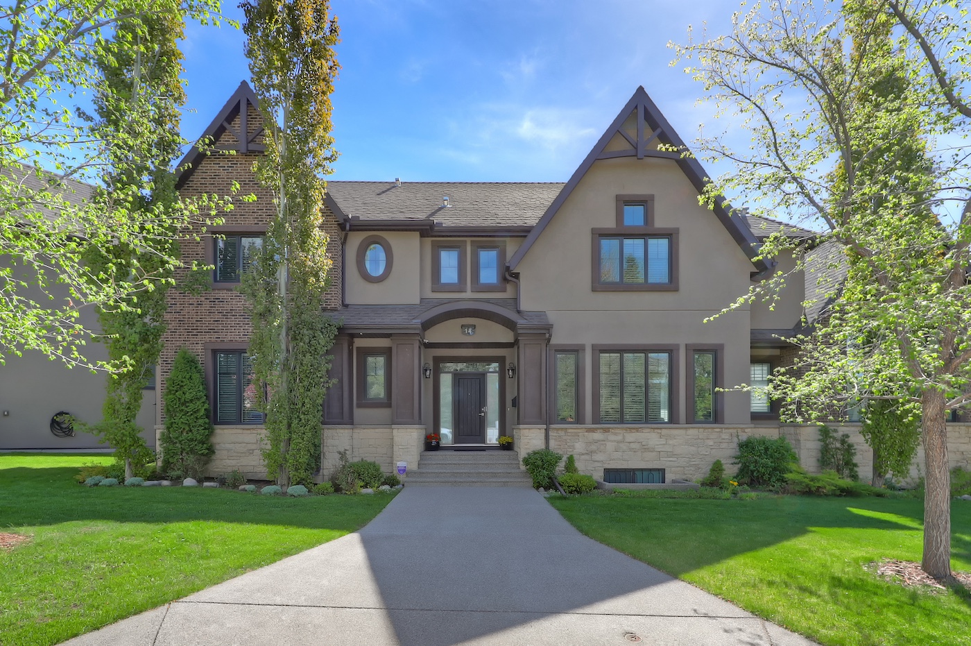 Property of the Week: A Rosemont Home With 16-Foot Living Room Ceilings