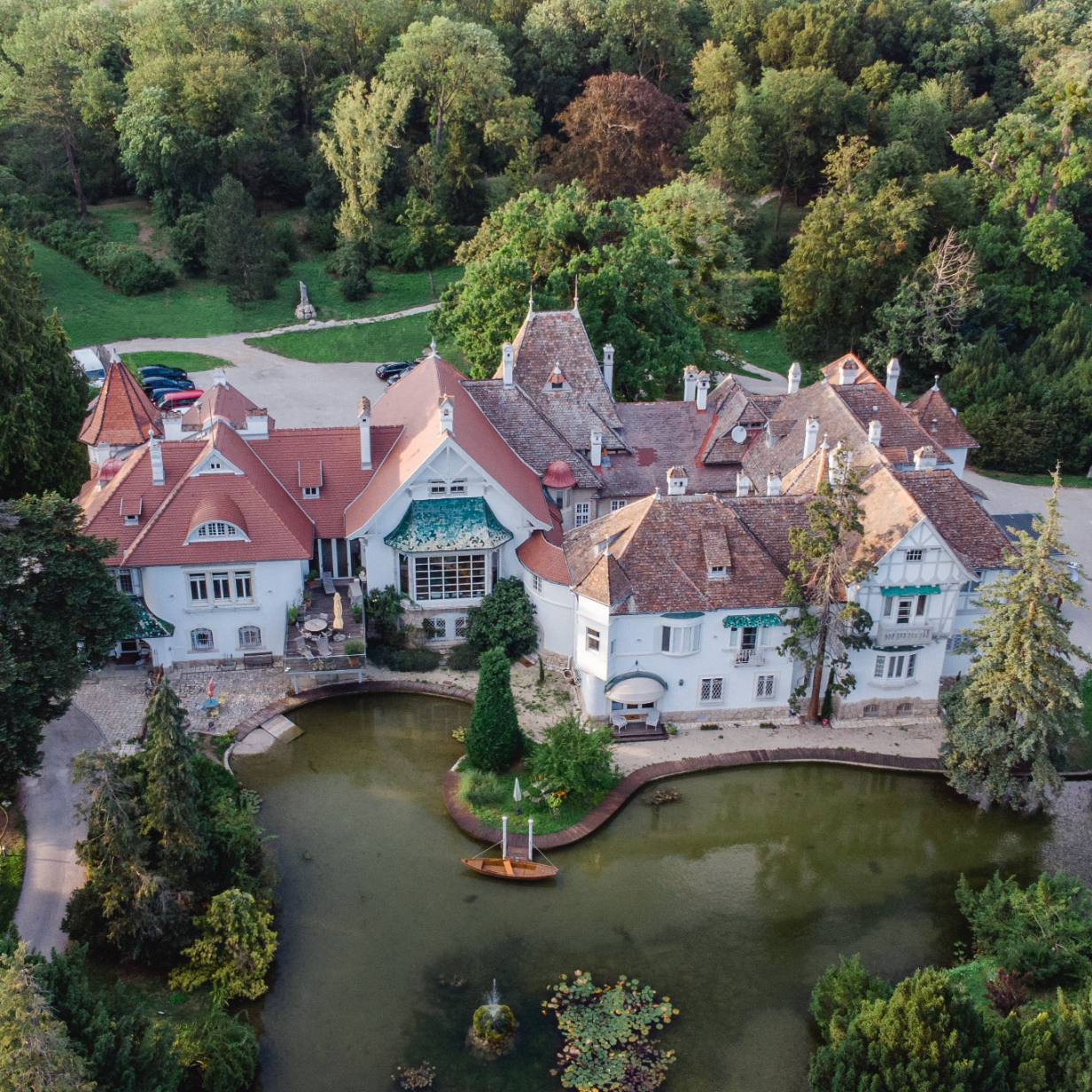 Castle Core Medieval: Embracing Castle-Like Grandeur in Modern Homes