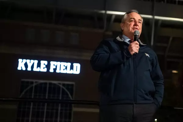 Texas A&#038;M President Mark A. Welsh III to step down after a week of turmoil over viral classroom video