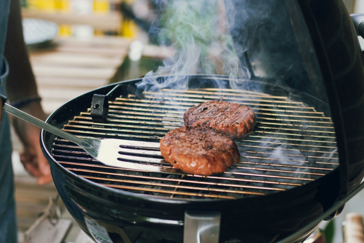 Grill with 2 burgers