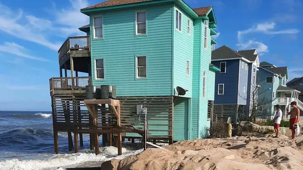 North Carolina Couple Spends $200K Moving Home as Erosion Slowly Swallows Their Shoreline