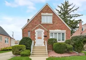 How to Sell and Buy a House at the Same Time: The Ultimate Guide