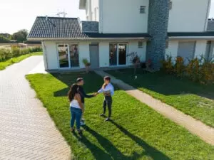 What Does a Real Estate Agent Do? A Guide for Buyers and Sellers
