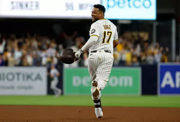 Padres rally in ninth inning to beat Mets, pick up Dylan Cease