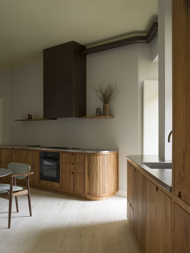 nørrebro kitchen by lundgaard & tranberg architects kitchen by rammelisten pho 3