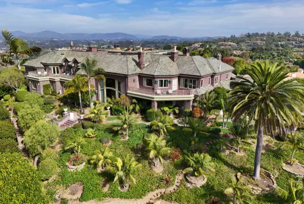 San Diego luxury housing picks up, while the traditional market stalls