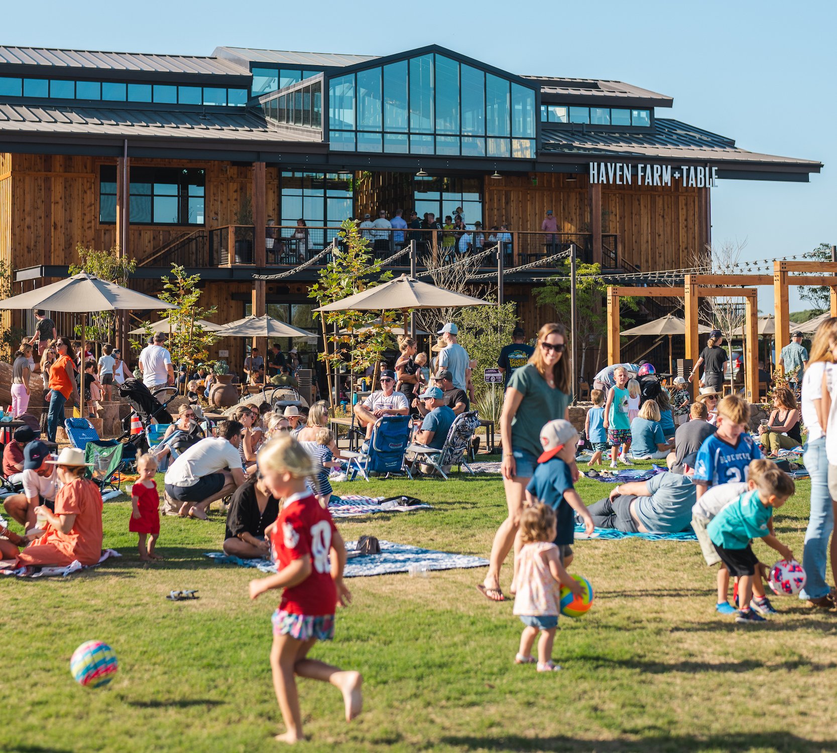 Families playing on the lawn at Encinitas locale Fox Point Farms