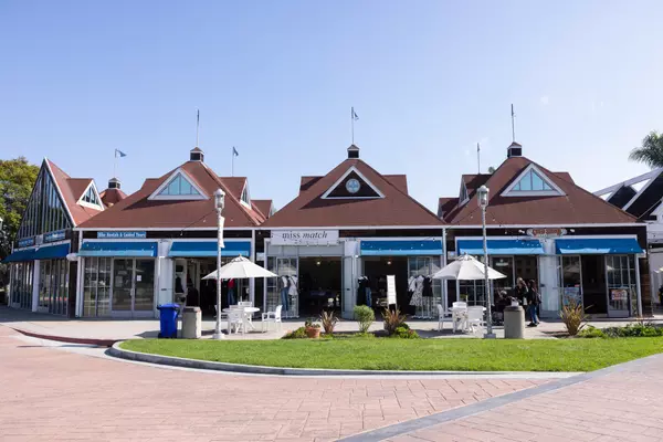 Coronado Ferry Landing contract dispute puts future of bayside attraction in limbo