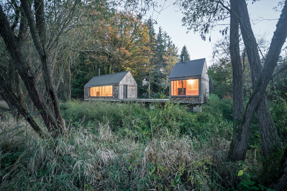 A Minimalist Retreat from Salvaged Materials