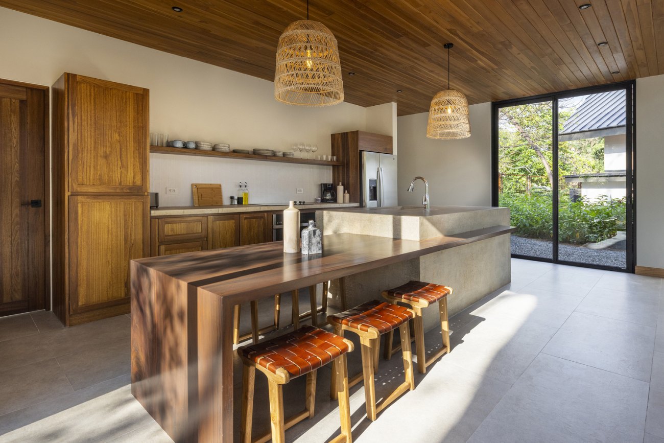 Indo Avellanas House wood table extension