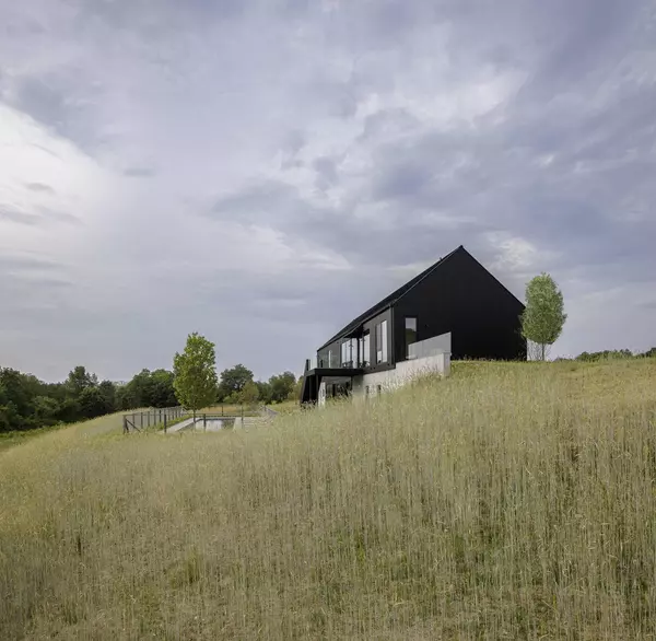 Modern Barn Aesthetic with a Black Exterior and Bold Interiors