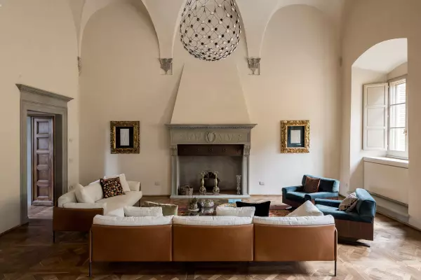 Pierattelli Architetture Restores 700 m² Historic Villa Near Florence