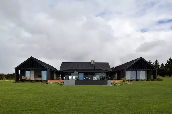 Scotchman’s View Farmhouse: A Modern Take on Rural Living