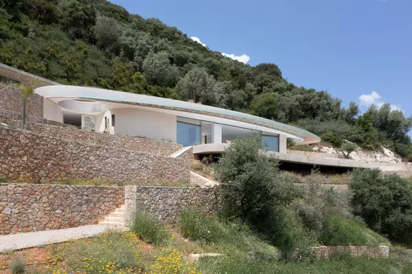 THYTA House by LASSA Architects Merges Curved Geometry with the Ionian Landscape
