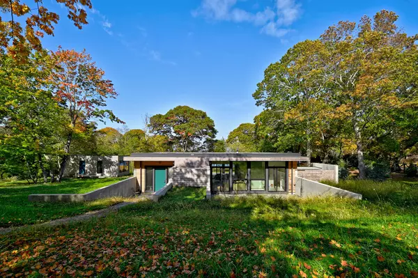 House on Peconic Bay with Green Roof and Open Plan