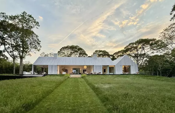 A Minimalist Retreat Framed by Water and Trees