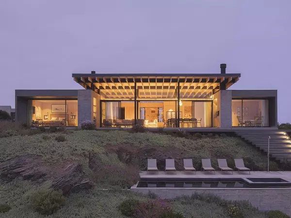 A Coastal Home in Chile That Frames the Horizon