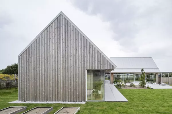 This Cabin Balances Tradition and Modern Clarity