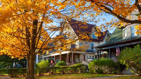 Fairfield, OH Homeowners Can Expect a Cool and Dry Fall, Says The Old Farmer’s Almanac