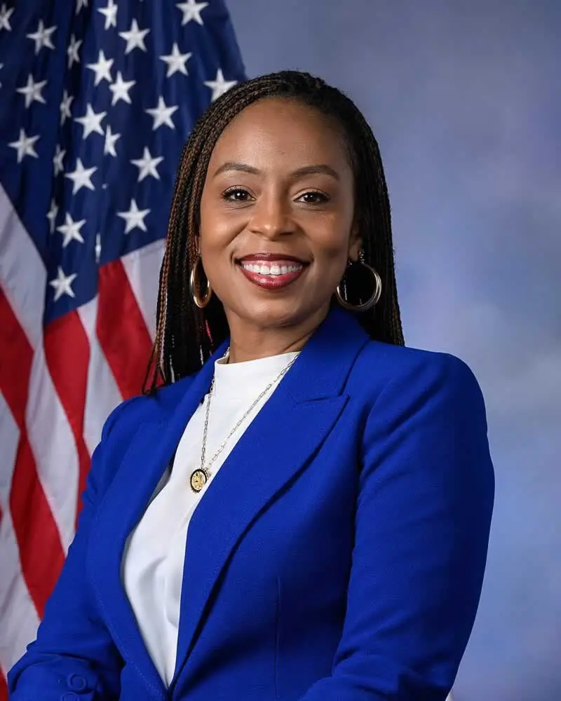 Official U.S. House of Representatives portrait for Rep. Shontel Brown (D-Ohio).