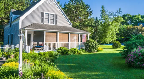 Rent or Buy? The Real Tradeoff Most People Don’t Talk About,www-alohalifestylegroup-com