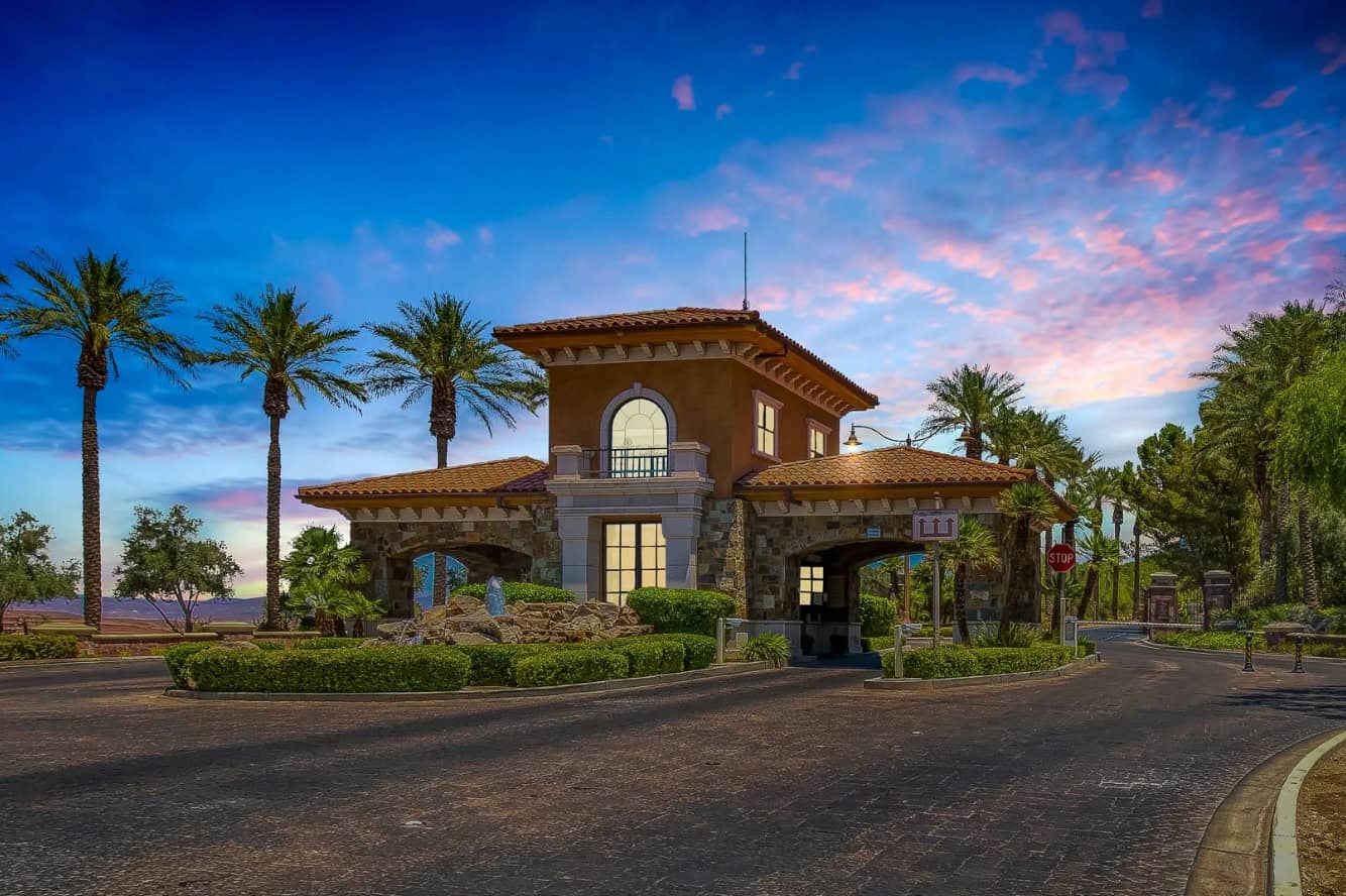Screenshot_11-10-2024_102958_luxuryhomesoflasvegas.com