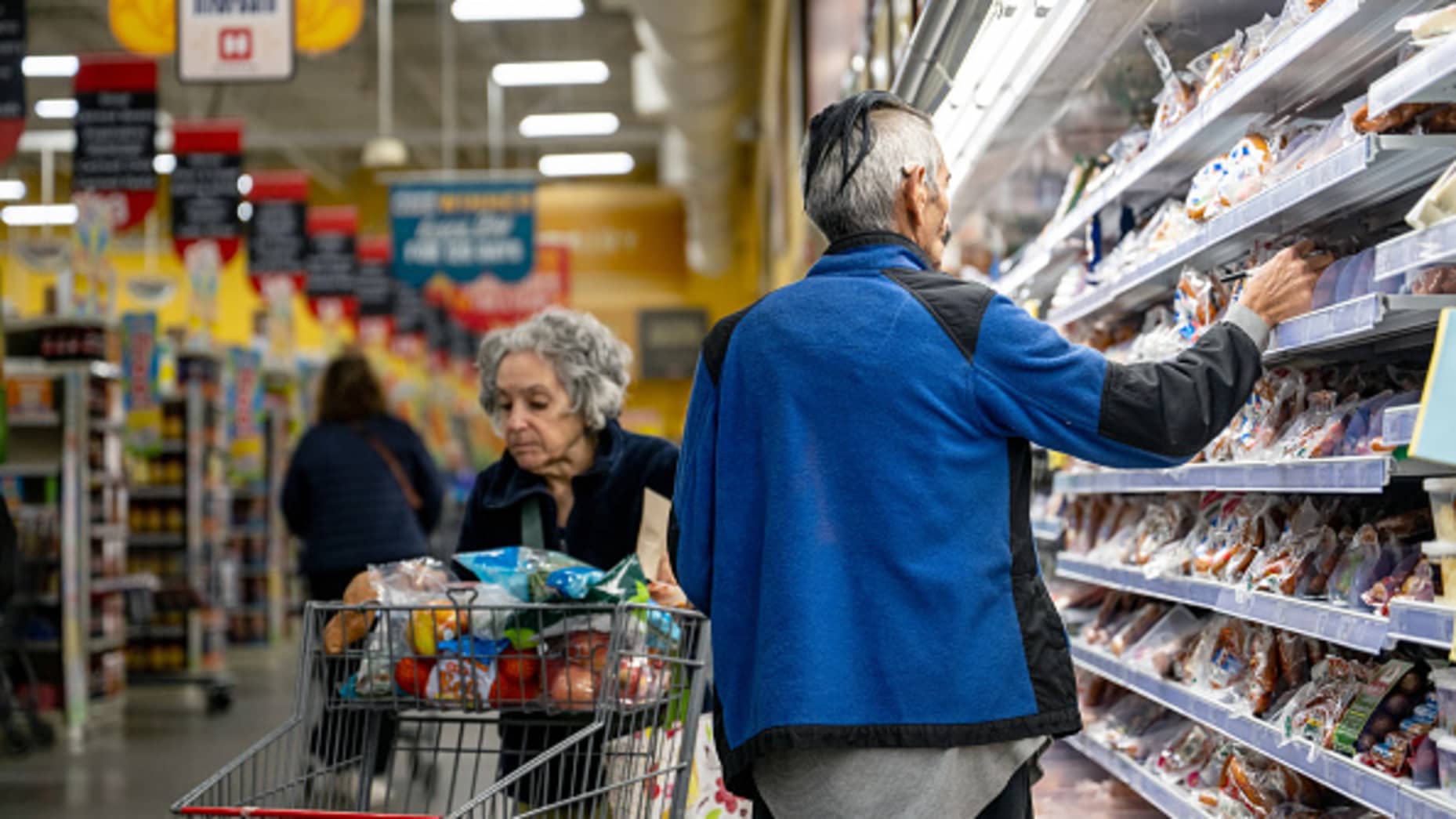 AUSTIN, TEXAS - FEBRUARY 12: Customers shop for produce at an H-E-B grocery store on February 12, 2025 in Austin, Texas. The Labor Department is expected to report today on January prices as measured by the consumer-price index, with a separate report on wholesale prices delivered tomorrow. (Photo by Brandon Bell/Getty Images)