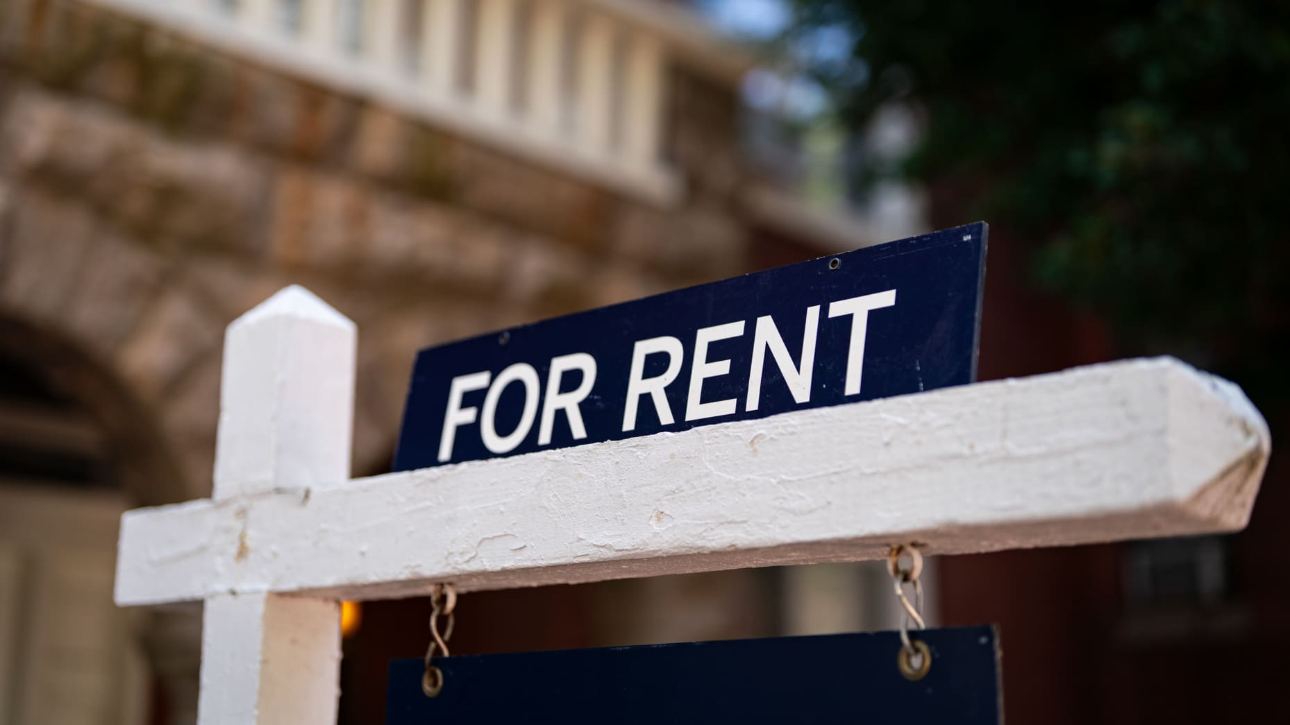 A "For Rent" sign in front of a building in the Capitol Hill neighborhood of Washington, DC, US, on Tuesday, Aug. 12, 2025. The Trump administration is considering selling shares of Fannie Mae and Freddie Mac in an offering that could start as early as this year, according to senior administration officials. Photographer: Al Drago/Bloomberg via Getty Images