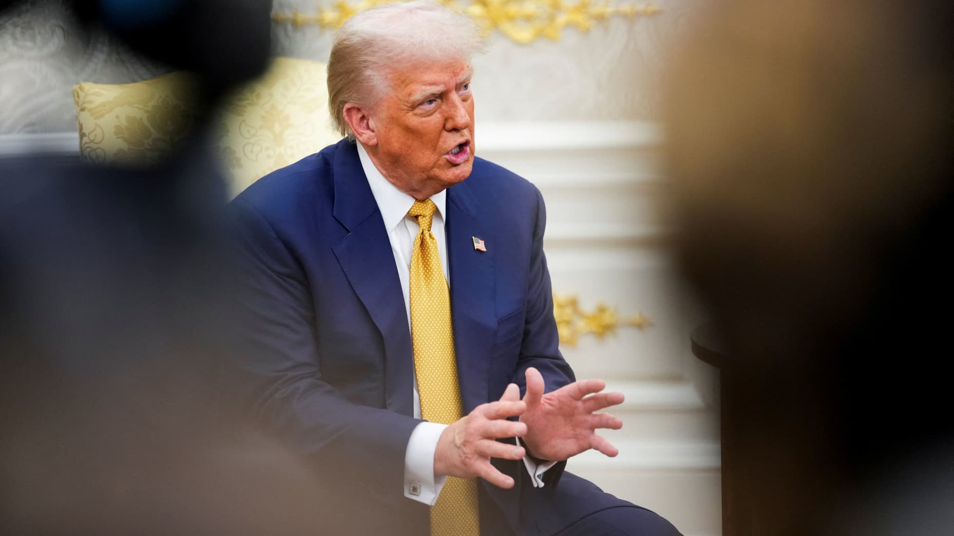 U.S. President Donald Trump meets with Philippine President Ferdinand Marcos Jr. (not pictured), in the Oval Office at the White House in Washington, D.C., U.S., July 22, 2025. REUTERS/Kent Nishimura