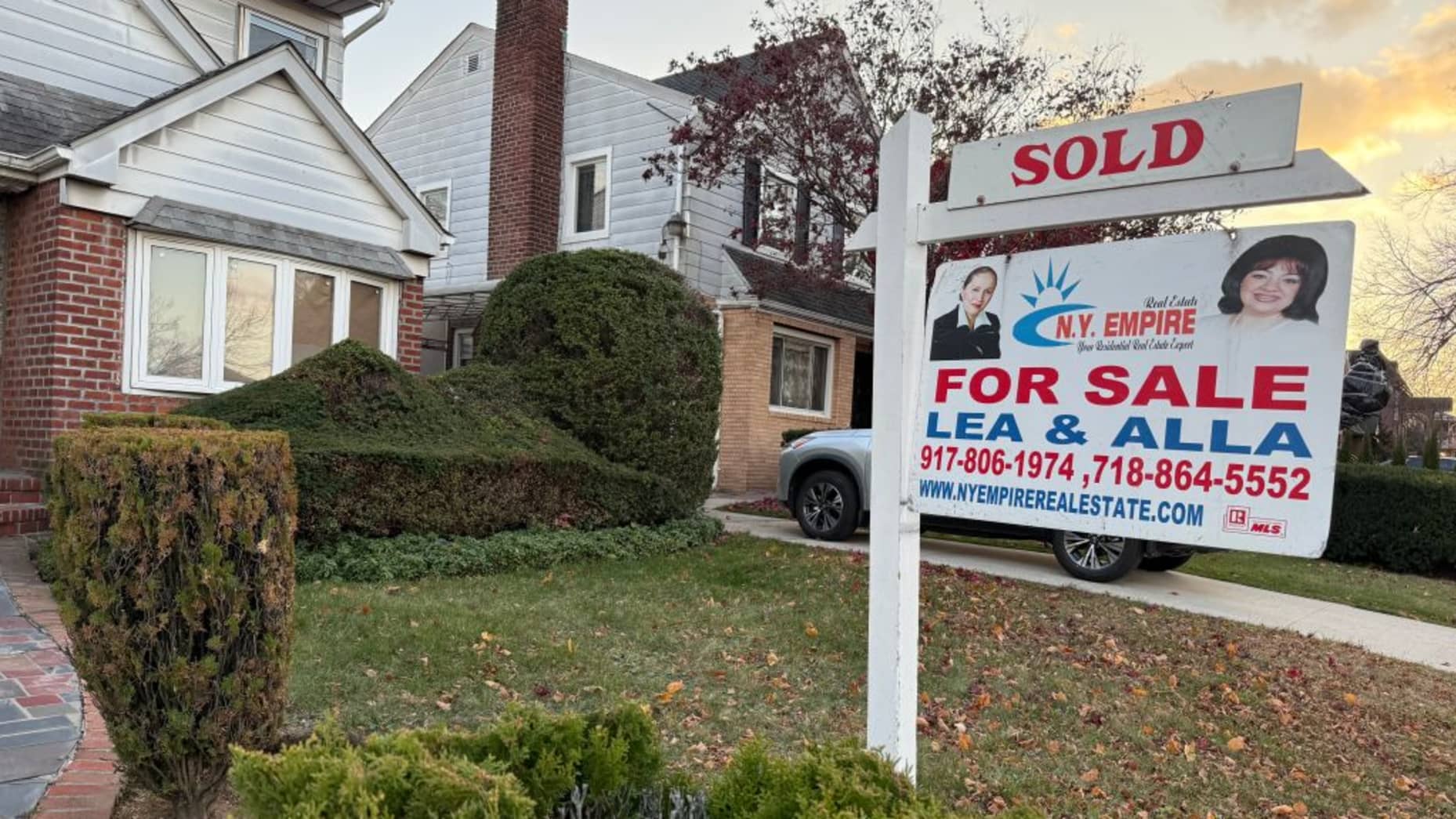 Sold realty sign in front of small older home in Queens, New York. (Photo by: Lindsey Nicholson/UCG/Universal Images Group via Getty Images)