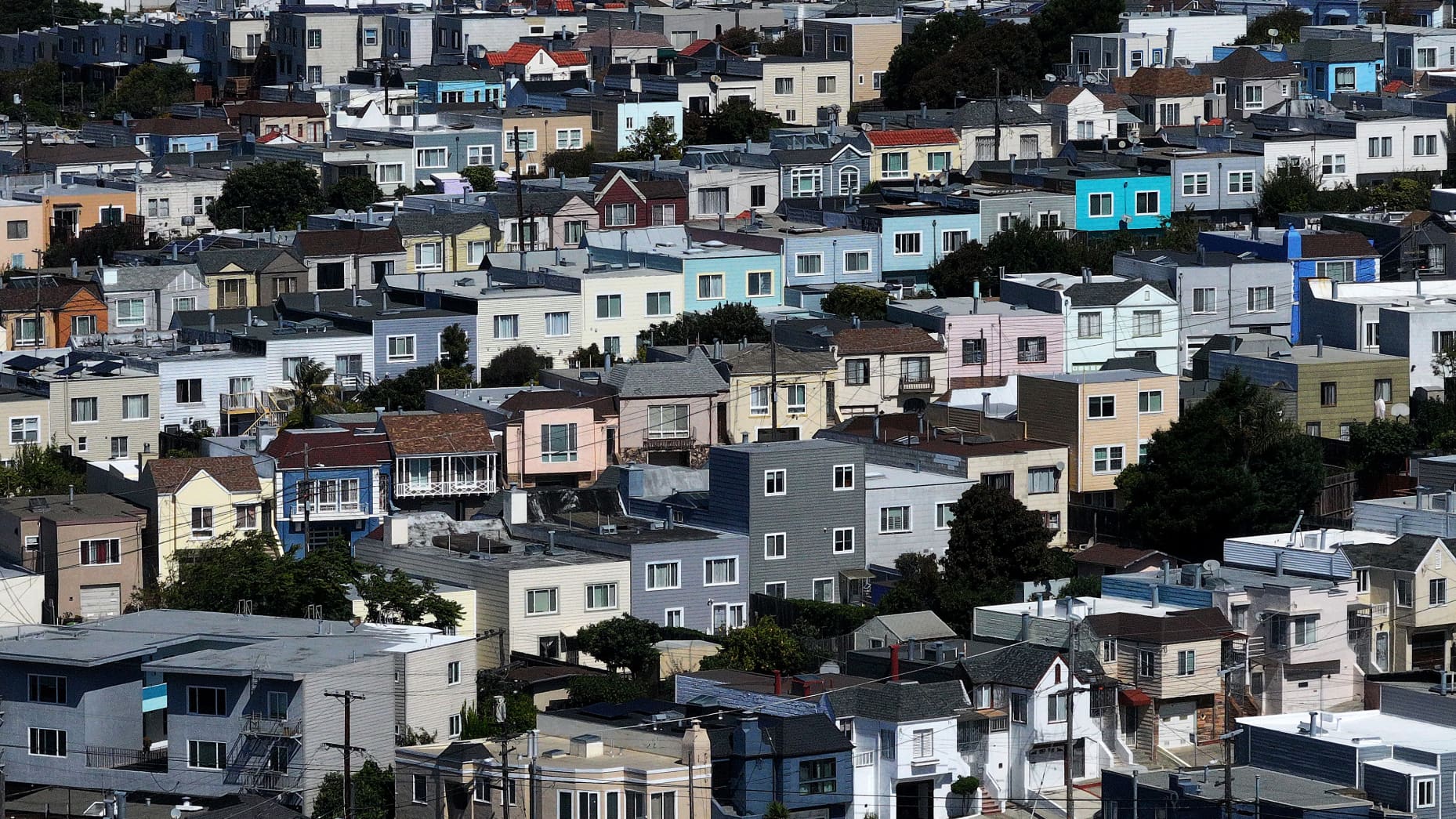 SAN FRANCISCO, CALIFORNIA - AUGUST 27: An aerial view of homes in a neighborhood on August 27, 2025 in San Francisco, California. According to a report by the California Association of Realtors, sales of existing, single-family homes in California fell 4.1 percent year over year, with a total of 261,820 homes sold in July 2025. (Photo by Justin Sullivan/Getty Images)