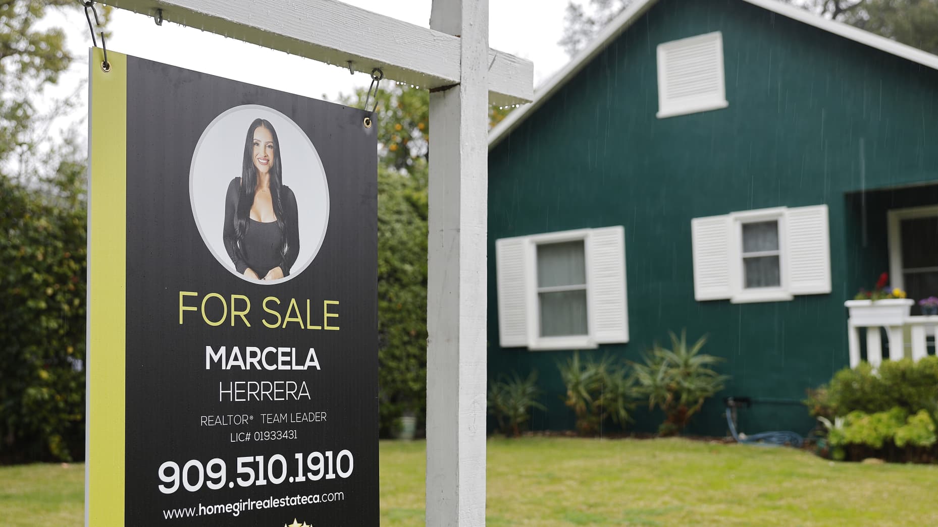 PASADENA, CALIFORNIA - MARCH 05: A 'For Sale' sign is posted in front of a home for sale on March 05, 2025 in Pasadena, California. The average 30-year fixed mortgage rate is down to 6.19 percent, the lowest rate since October. (Photo by Mario Tama/Getty Images)