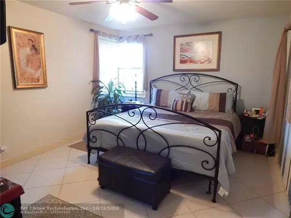 Coral Springs, FL 33067,5701 Riverside Dr  #302