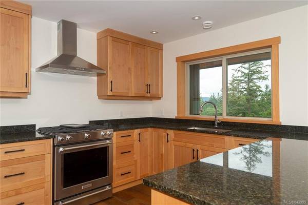 Salt Spring, BC V8K 2W5,153 sandpiper Pl