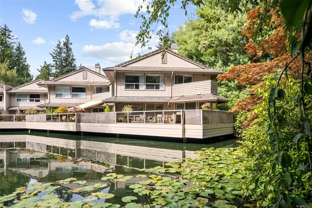 Saanich, BC V8X 4S6,1040 Pondwood Lane #7