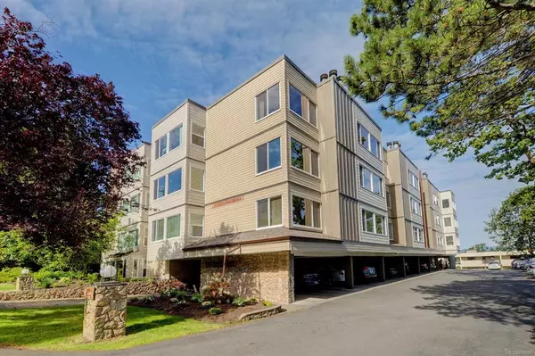 3260 Quadra St #402, Saanich, BC V8X 1G2