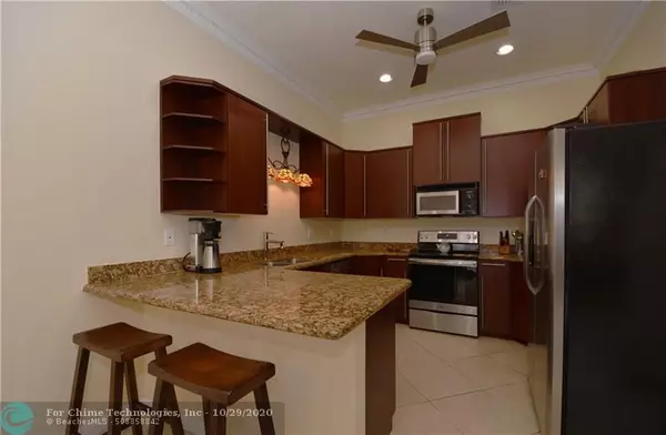 Wilton Manors, FL 33334,3014 NE 5th Ter  #5