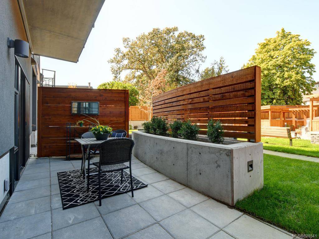 Saanich, BC V8X 3G8,991 McKenzie Ave #103