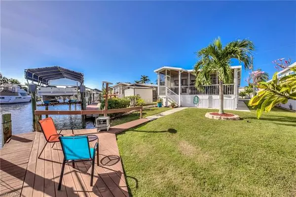 15 Nancy LN, Fort Myers Beach, FL 33931