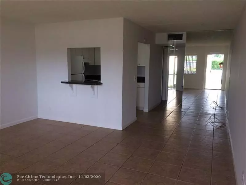 Palm Springs, FL 33461,500 Village Green Cir  #103