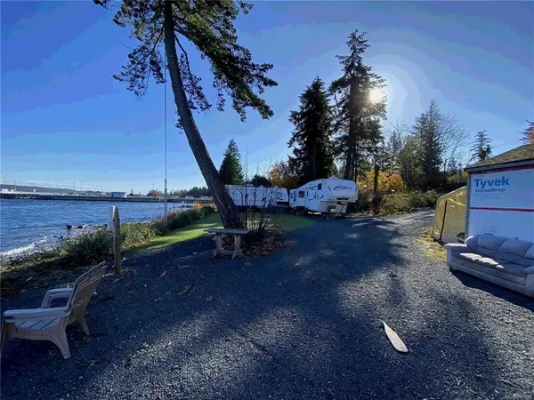 Fanny Bay, BC V0R 2W0,6832 Buckley Bay Frontage Rd